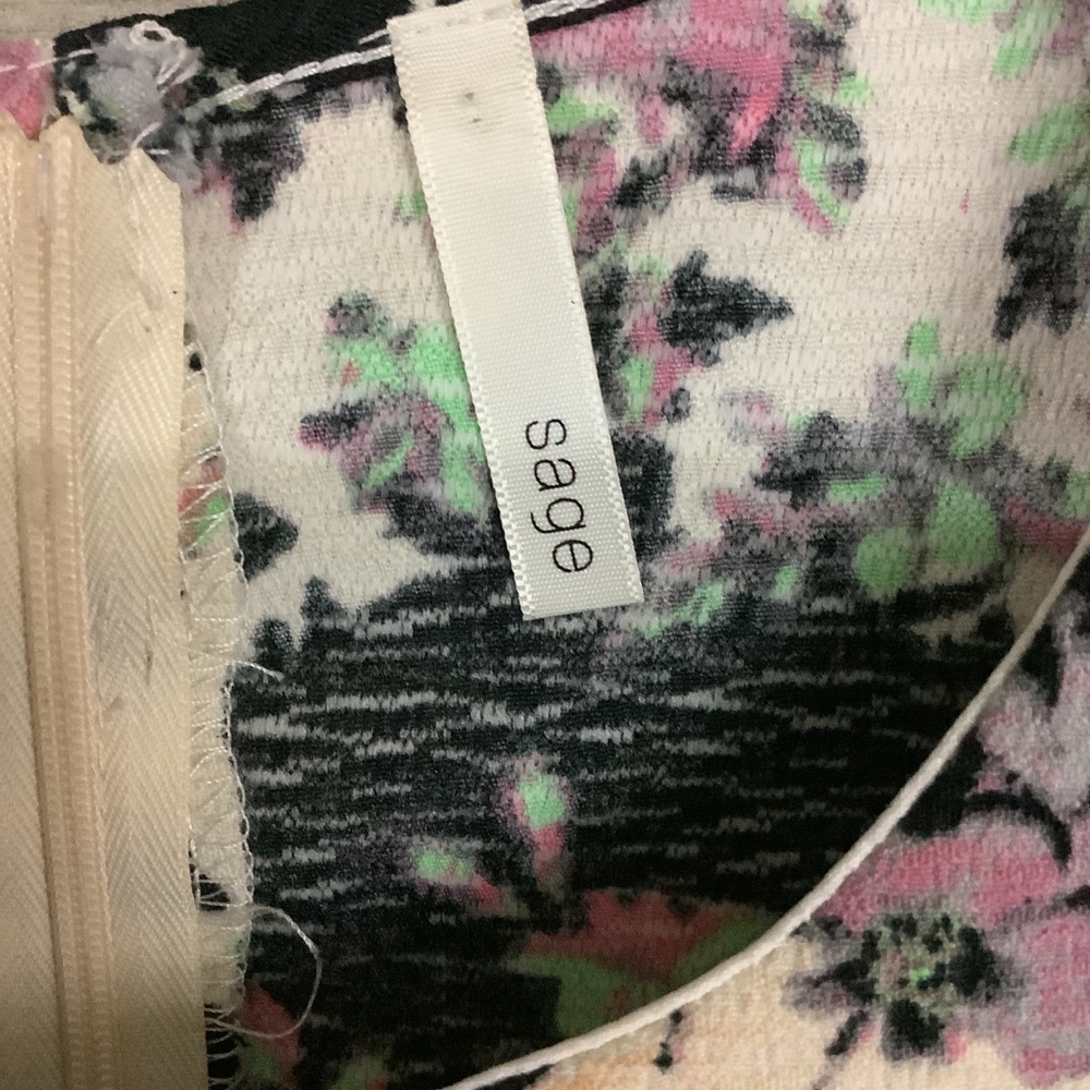 SAGE Sleeveless Floral Back-Zip Crop Top 72 - Picture 4 of 9